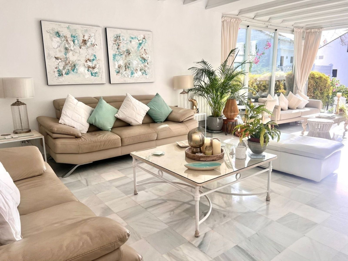 3 Bedroom Townhouse in Marbella - Photo 7
