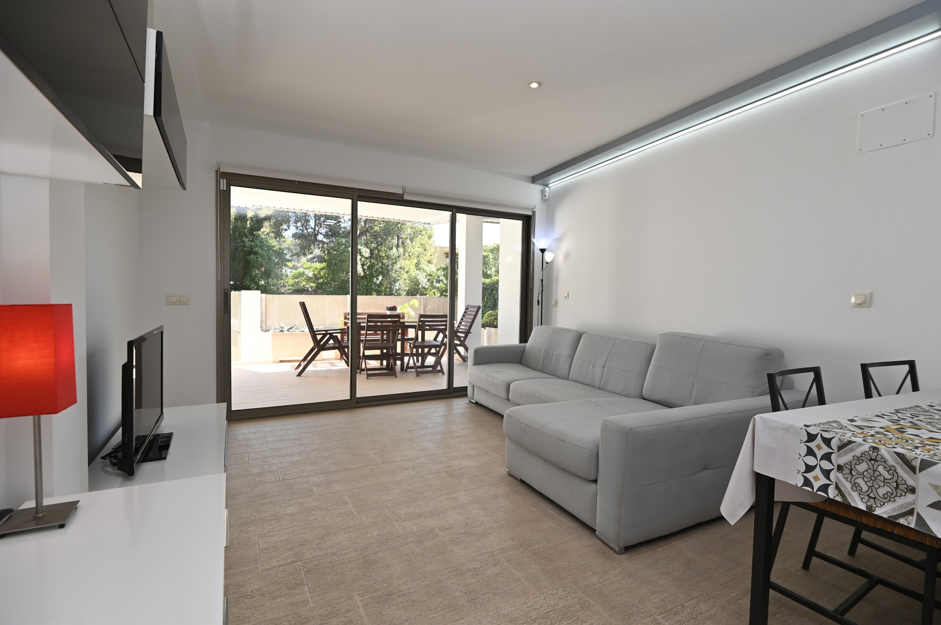 Piso de 2 dormitorios con piscina en Baleares – Foto 2