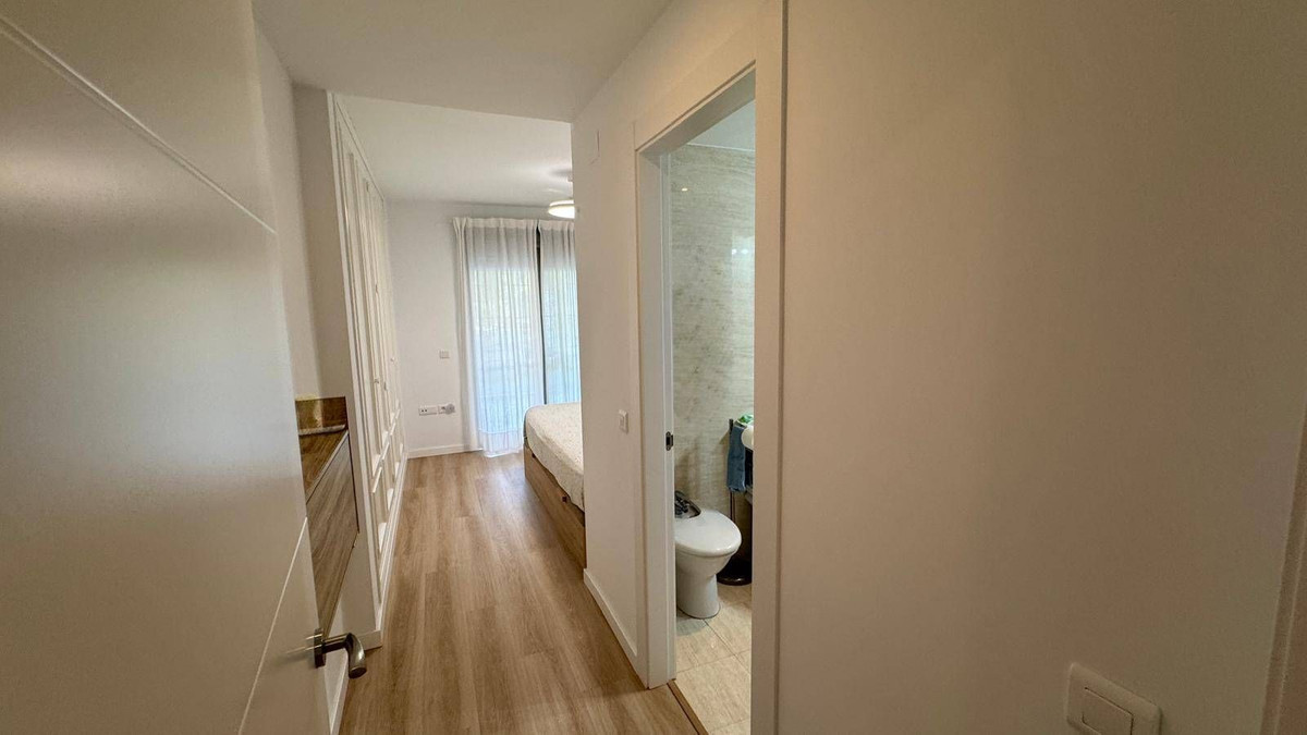 2 Bedroom Apartment in Fuengirola - Photo 11