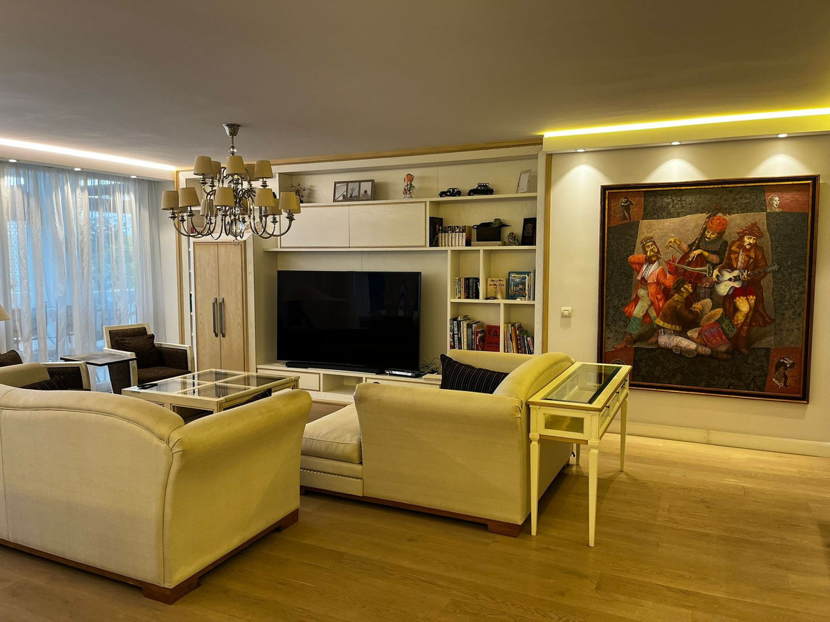 5 Bedroom Apartment in Marbella - Photo 5