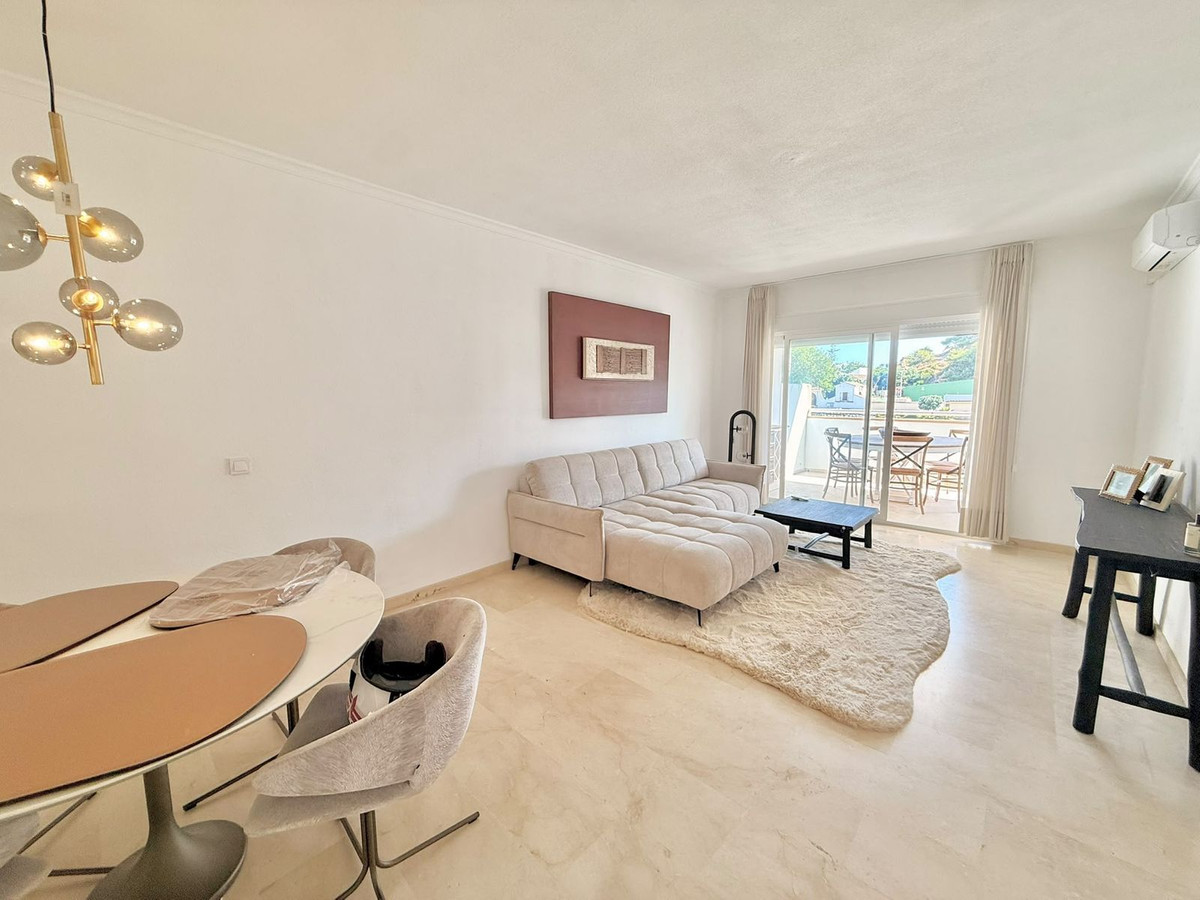 2 Bedroom Apartment in Fuengirola - Photo 9