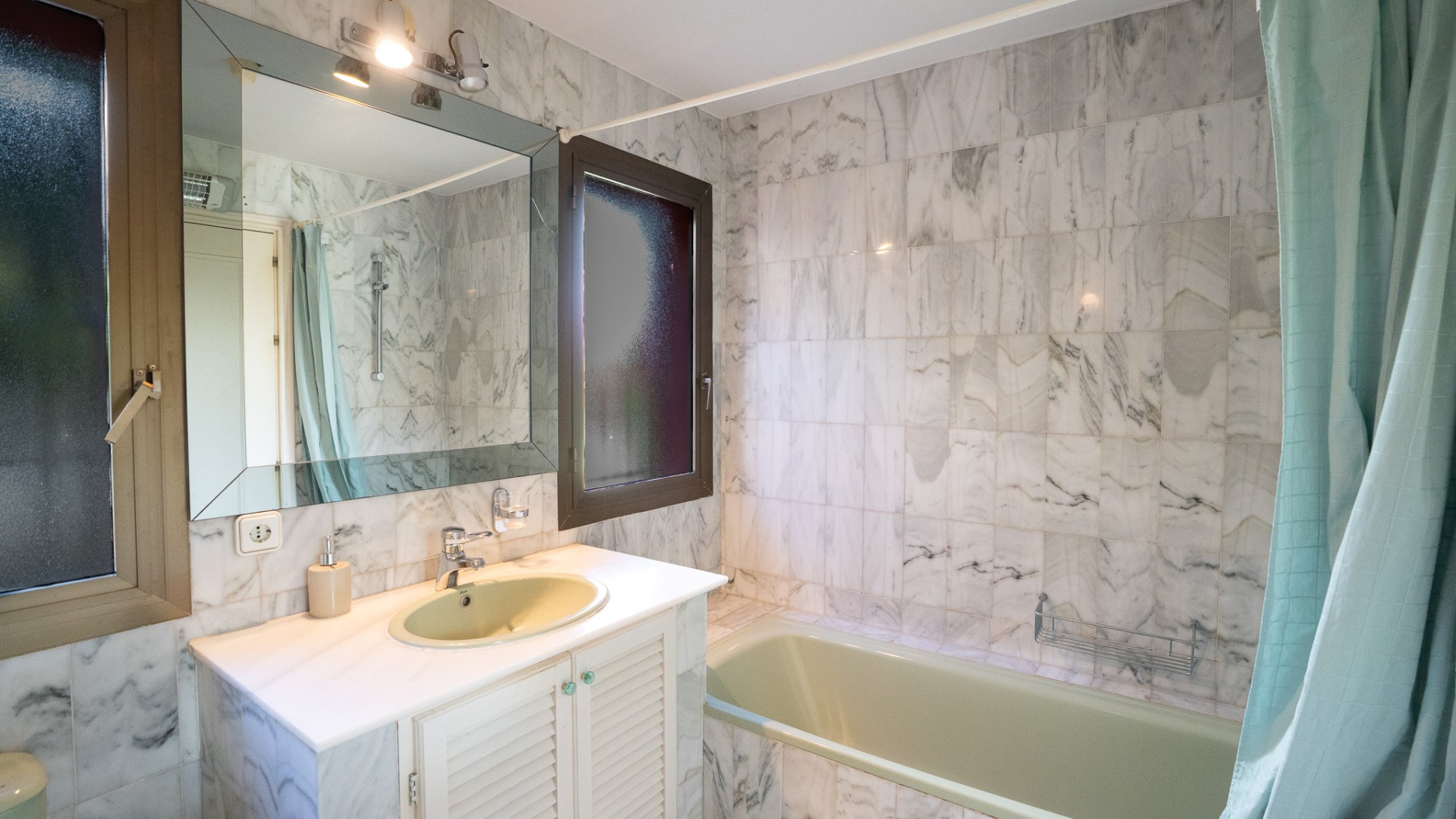 4 Bedroom Villa in Marbella - Photo 9