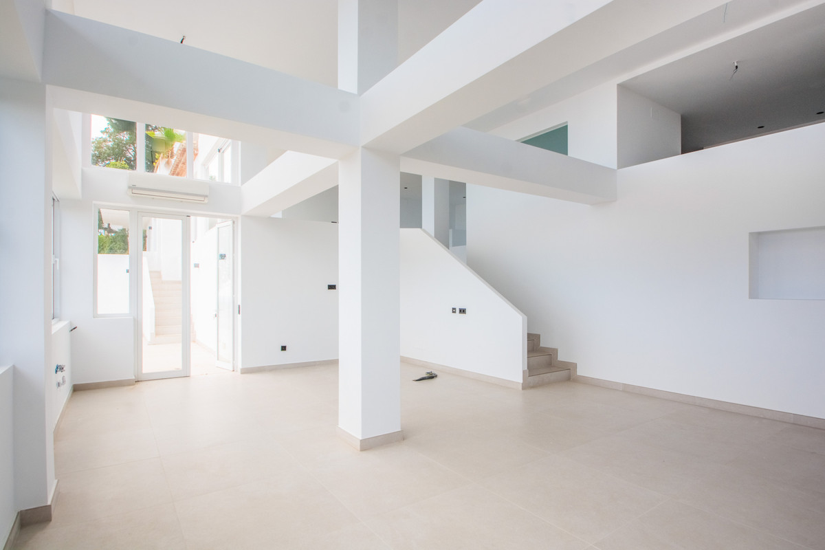 3 Bedroom Apartment in Marbella - Photo 10
