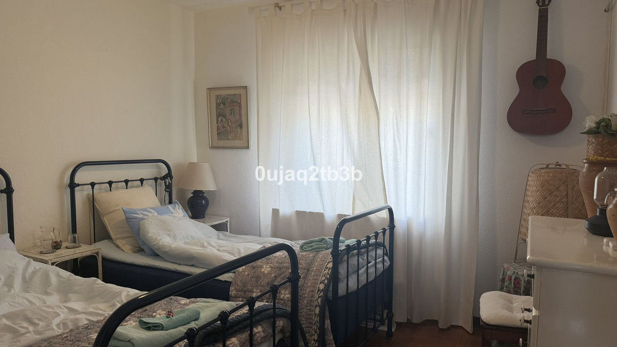 2 Bedroom Apartment in Marbella - Photo 6