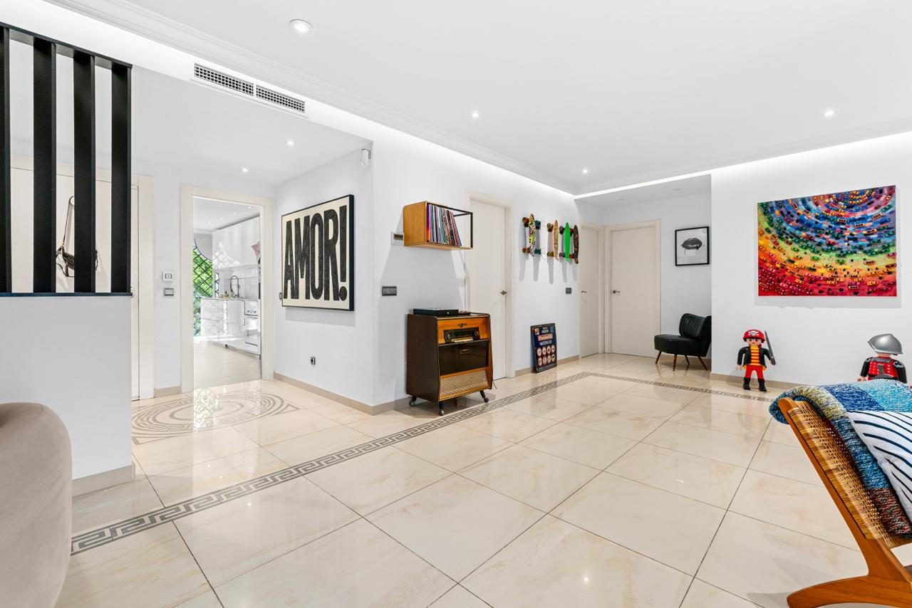 3 Bedroom Penthouse in Benahavís - Photo 13