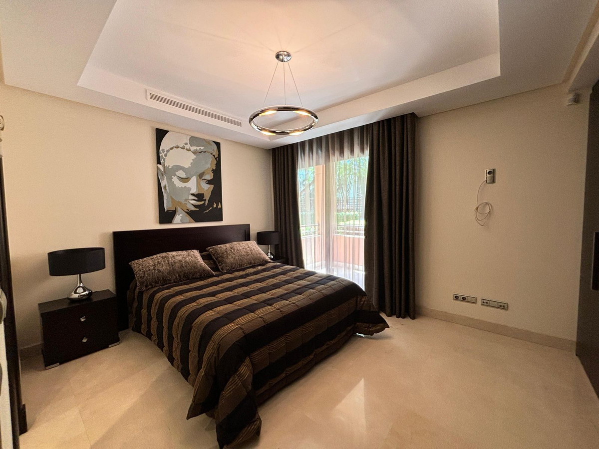 2 Bedroom Apartment in Marbella - Photo 23