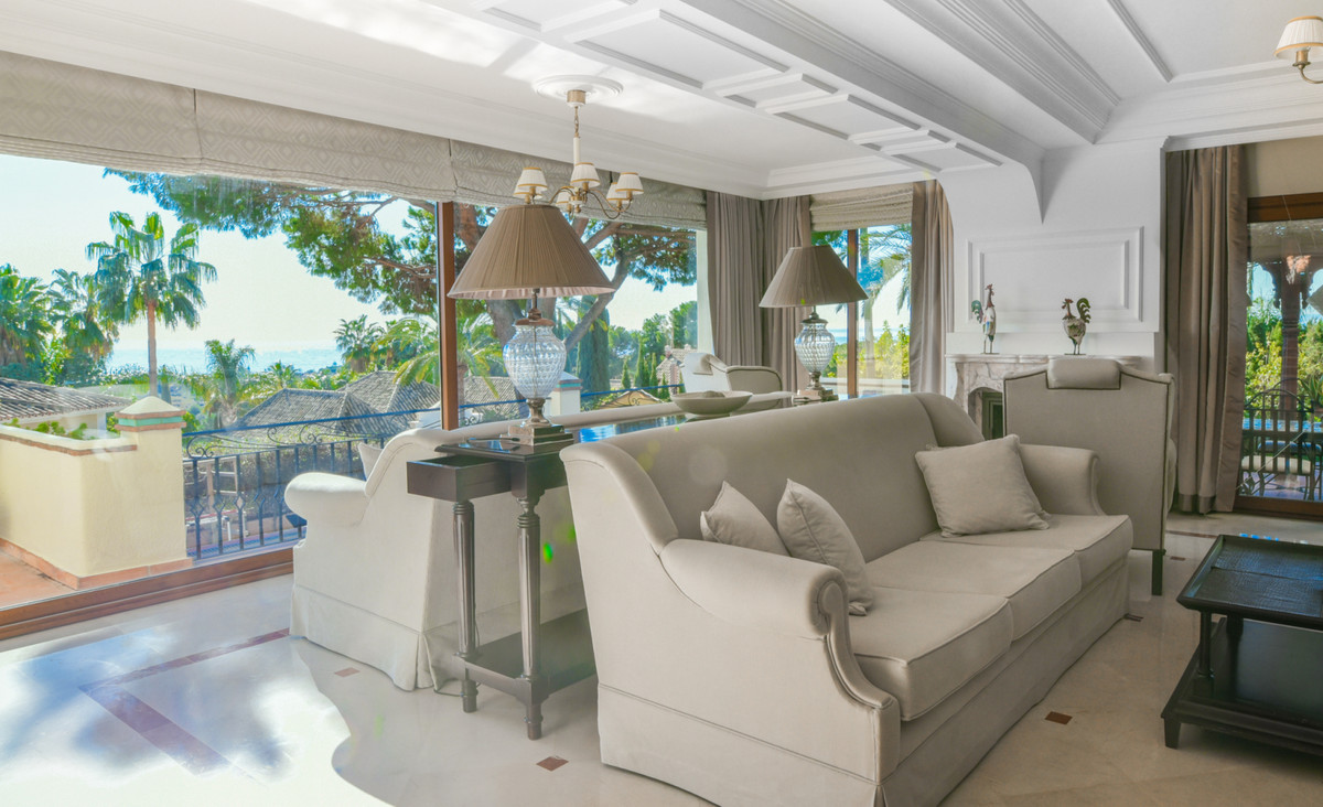 5 Bedroom Villa in Marbella - Photo 12