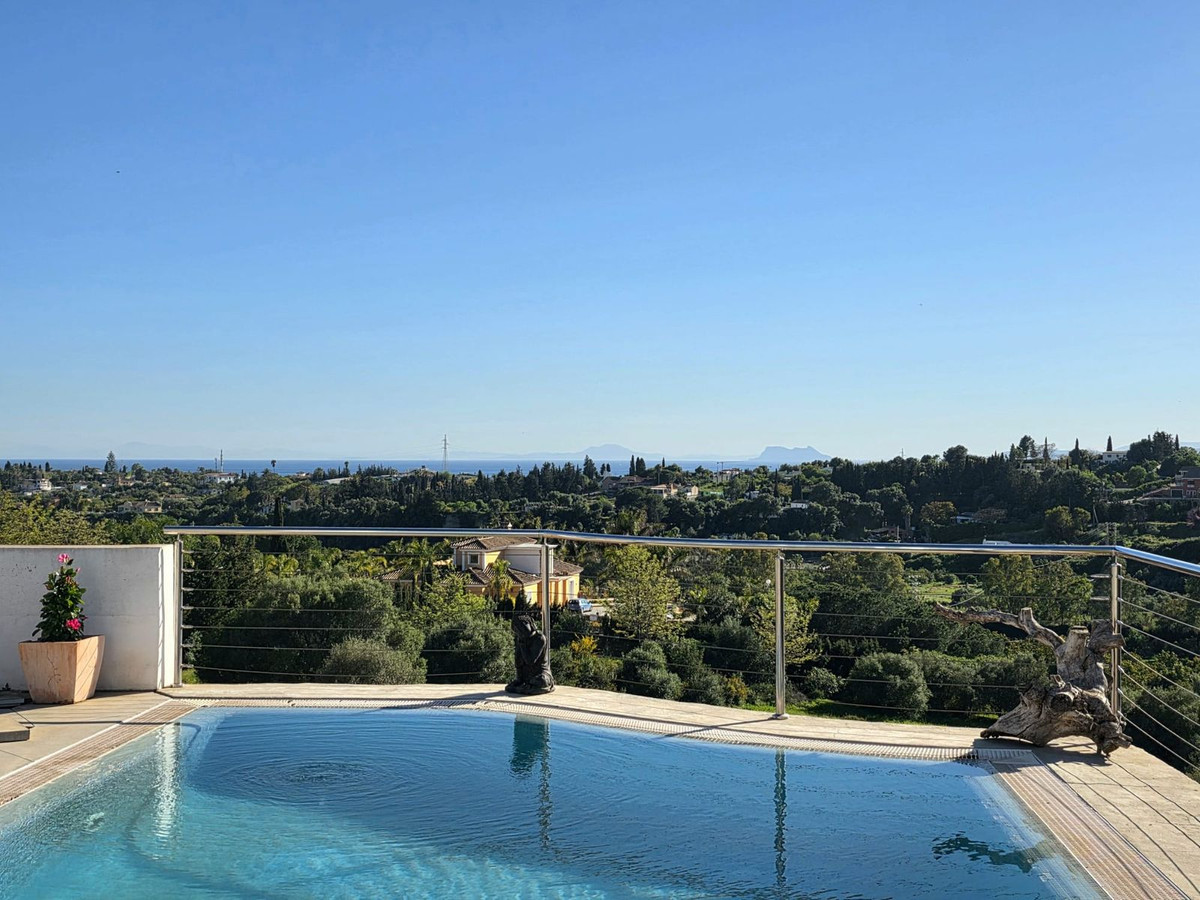 4 Bedroom Villa in Estepona - Photo 5