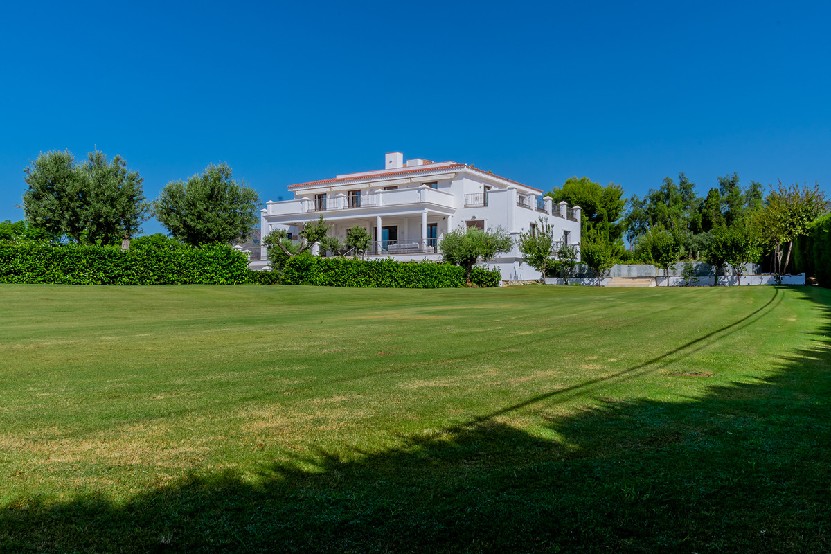 5 Bedroom Villa in San Pedro de Alcántara - Photo 2