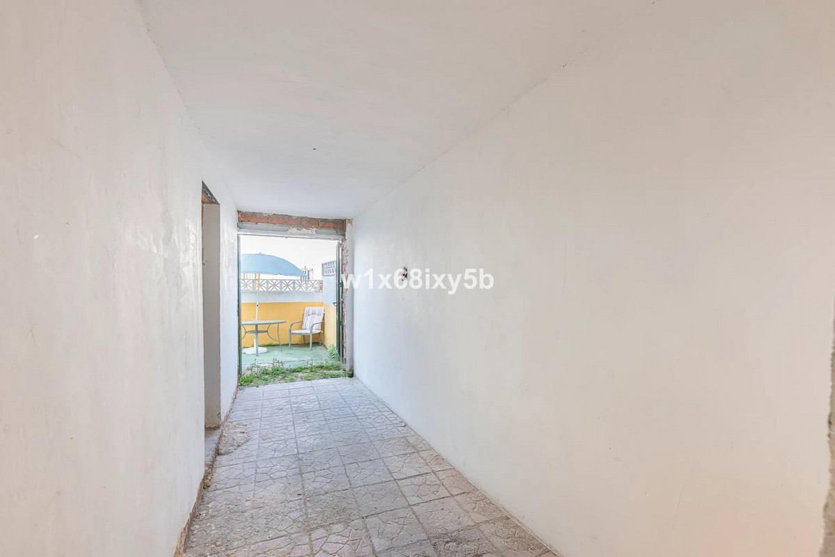 4 Bedroom Townhouse in San Pedro de Alcántara - Photo 13