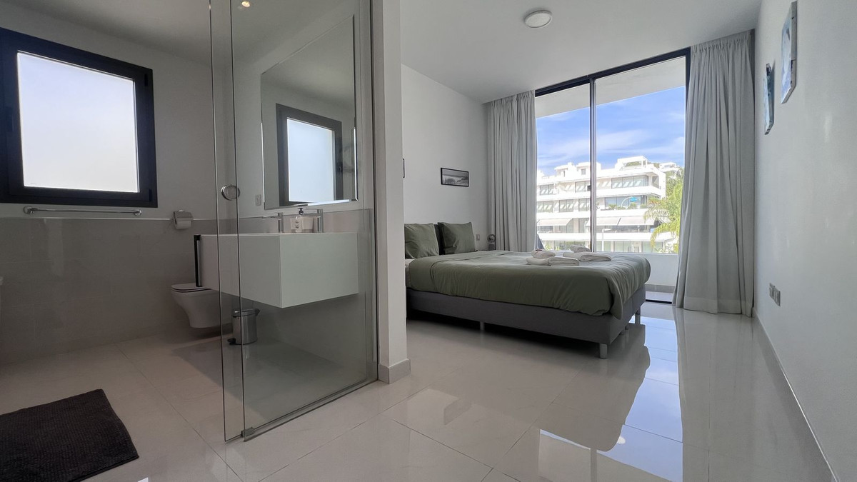 3 Bedroom Penthouse in Estepona - Photo 16