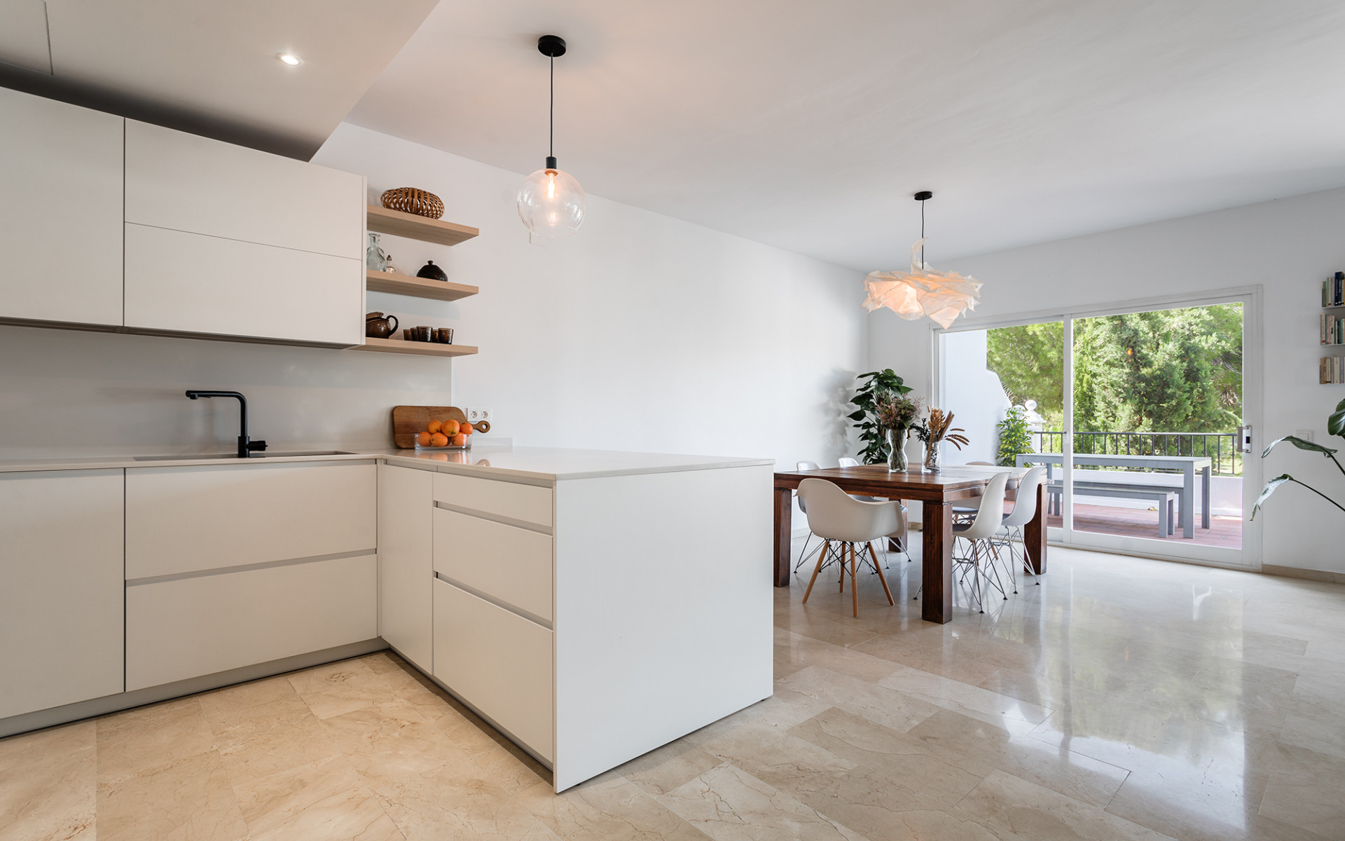 4 Bedroom Townhouse in Benahavís - Photo 10