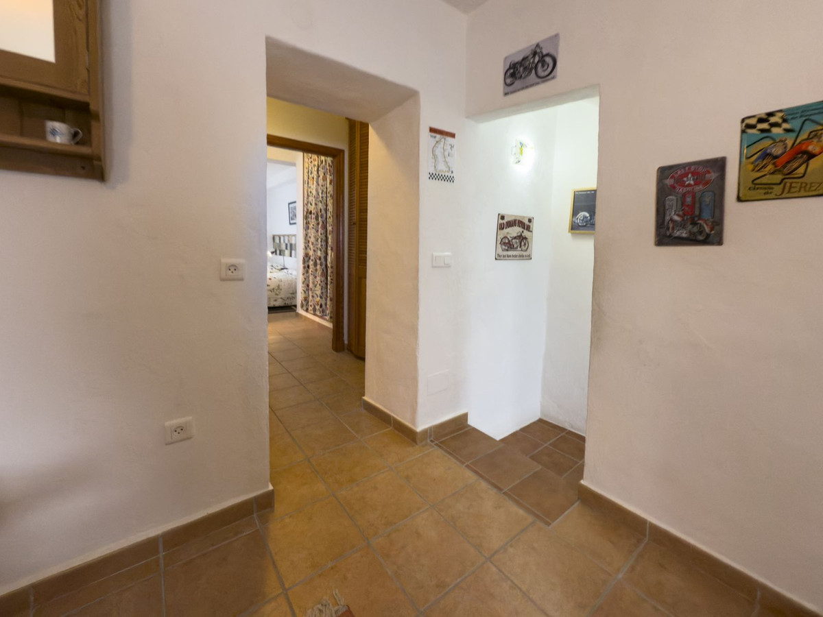 6 Bedroom Townhouse in Tolox - Photo 17