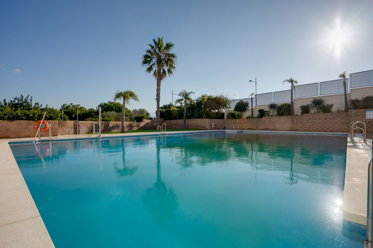 2 Bedroom Apartment in Estepona - Photo 9