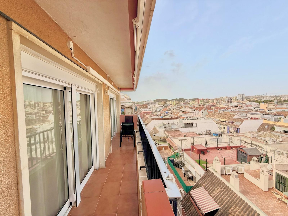 2 Bedroom Penthouse in Fuengirola - Photo 2