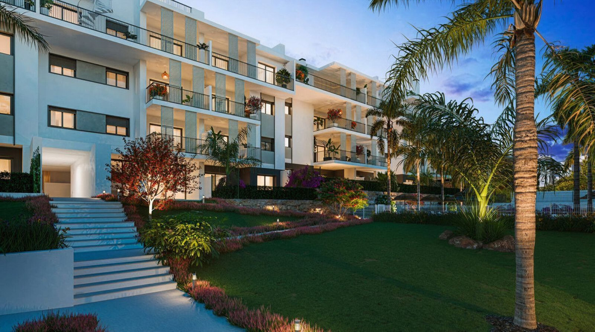 2 Bedroom Apartment in Estepona - Photo 6