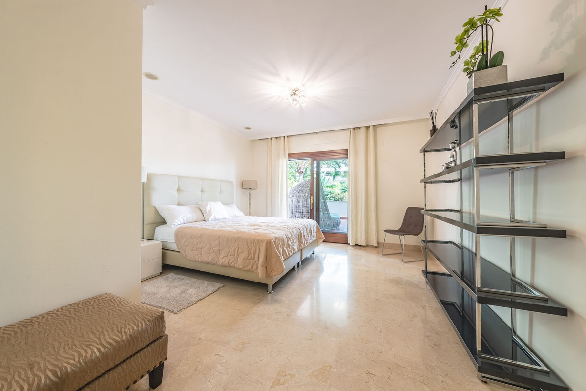 2 Bedroom Apartment in Marbella - Photo 20