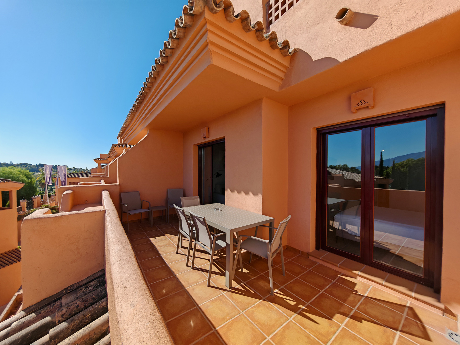 2 Bedroom Apartment in Benahavís - Foto 14