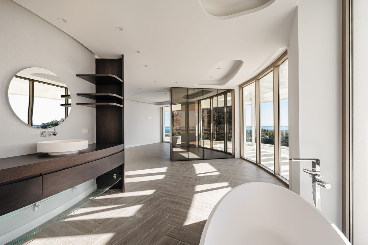 3 Bedroom Apartment in Benahavís - Photo 5