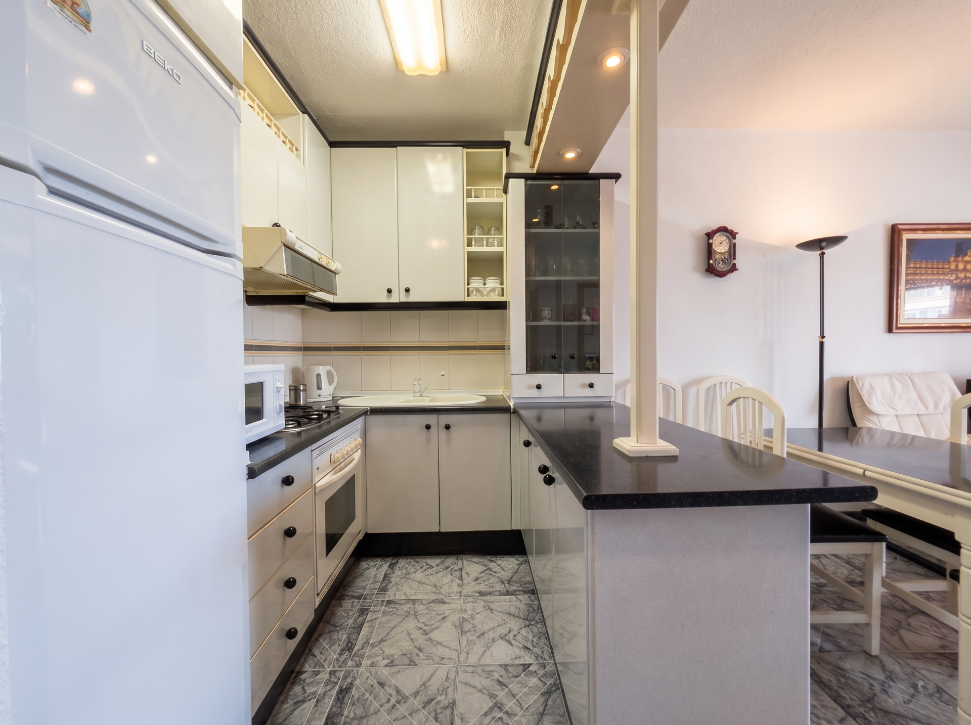 1 Bedroom Apartment in Marbella - Photo 8