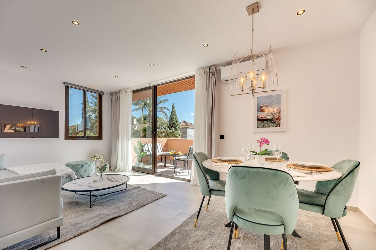 5 Bedroom Apartment in Estepona - Photo 12