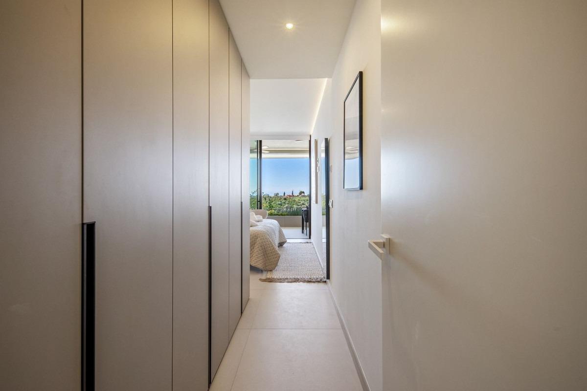 2 Bedroom Apartment in Benalmádena - Photo 16
