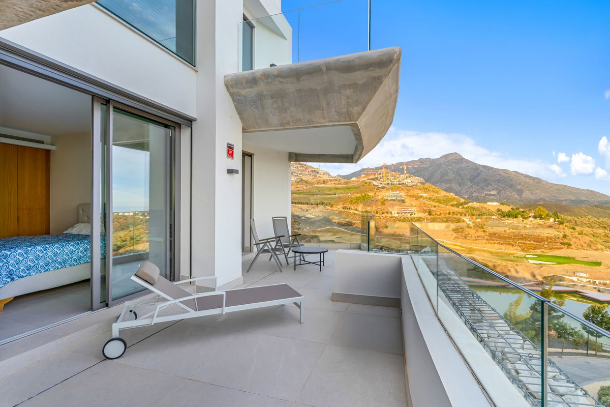 3 Bedroom Apartment in Benahavís - Photo 18