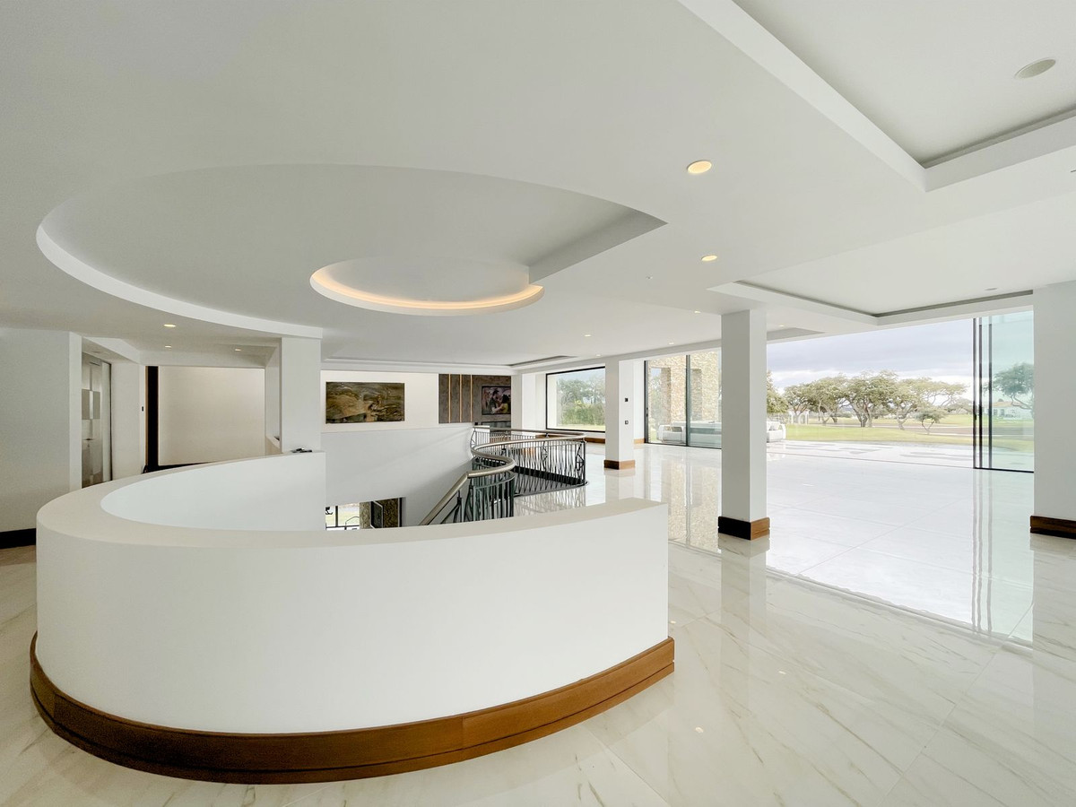 6 Bedroom Villa in San Roque - Photo 45