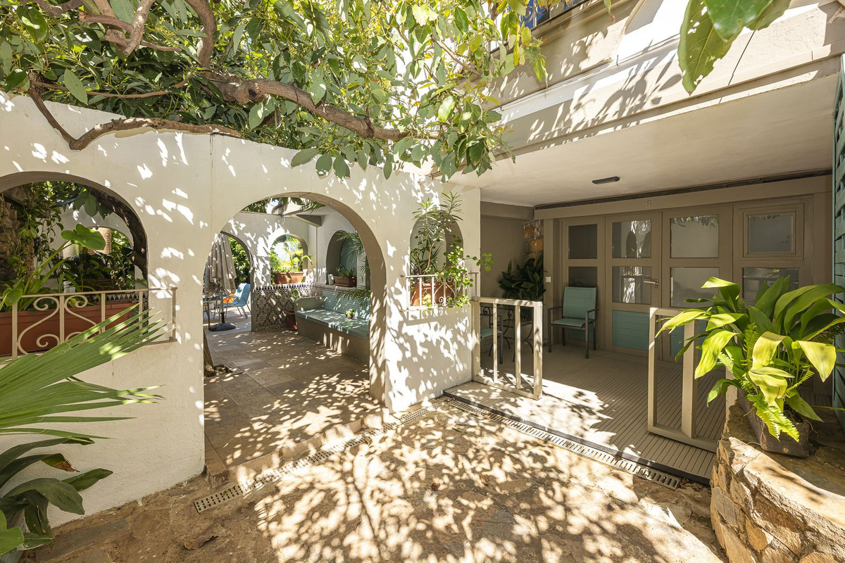 12 Bedroom Villa in Marbella - Photo 59