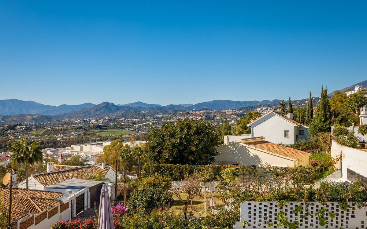 4 Bedroom Villa in Marbella - Photo 38