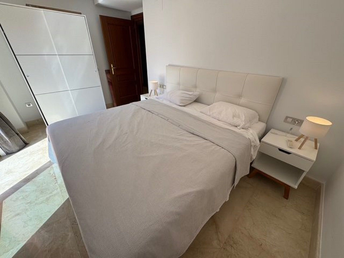 2 Bedroom Apartment in Estepona - Photo 18