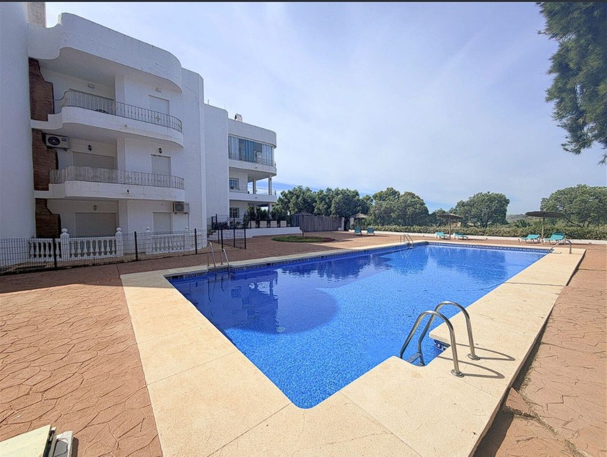 2 Bedroom Penthouse in Estepona - Photo 34