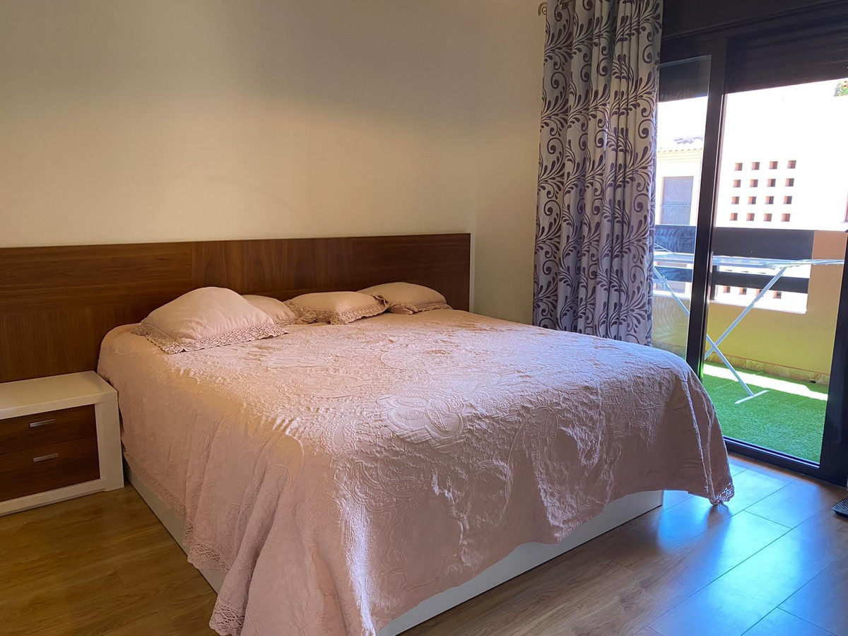 4 Bedroom Apartment in Benalmádena - Photo 10