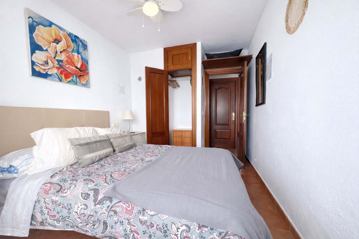 2 Bedroom Apartment in Benalmádena - Photo 21