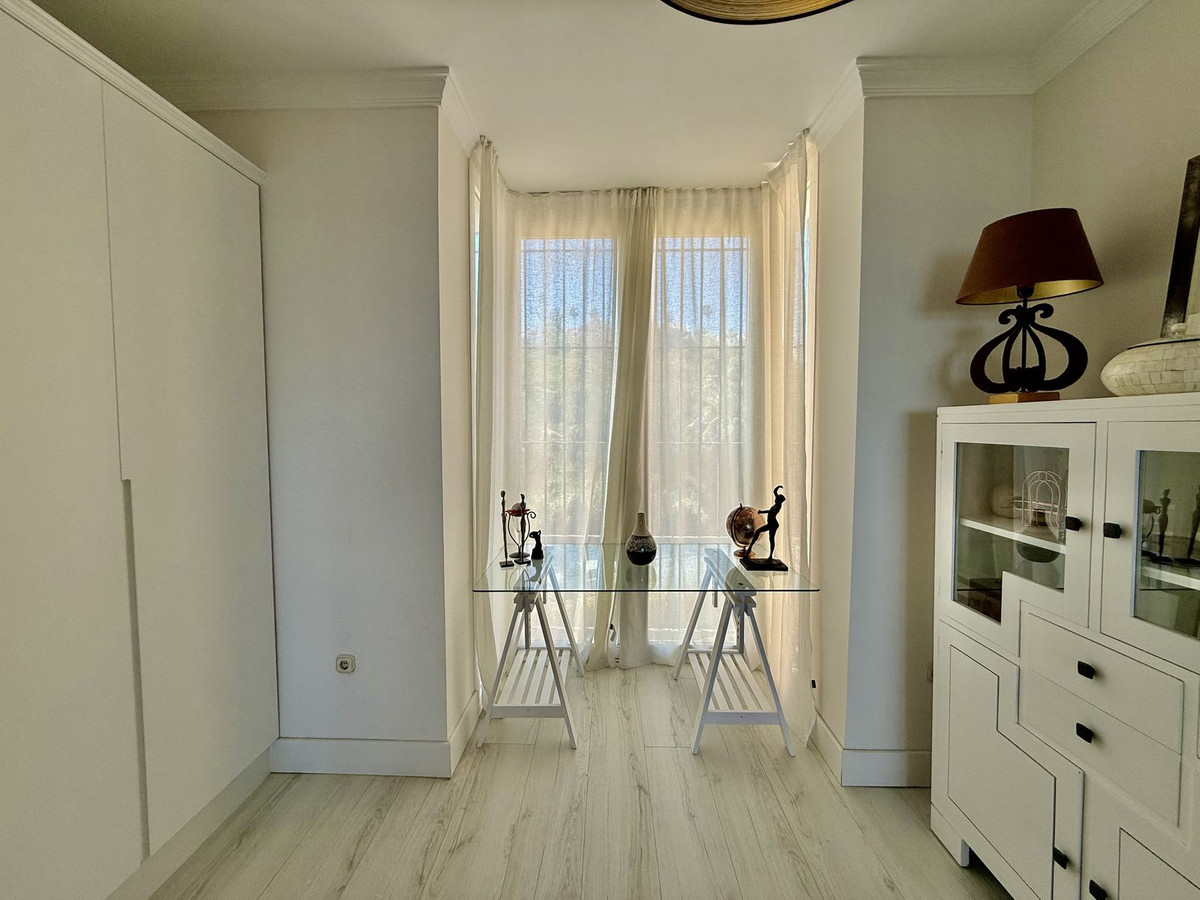 3 Bedroom Penthouse in Casares - Photo 34