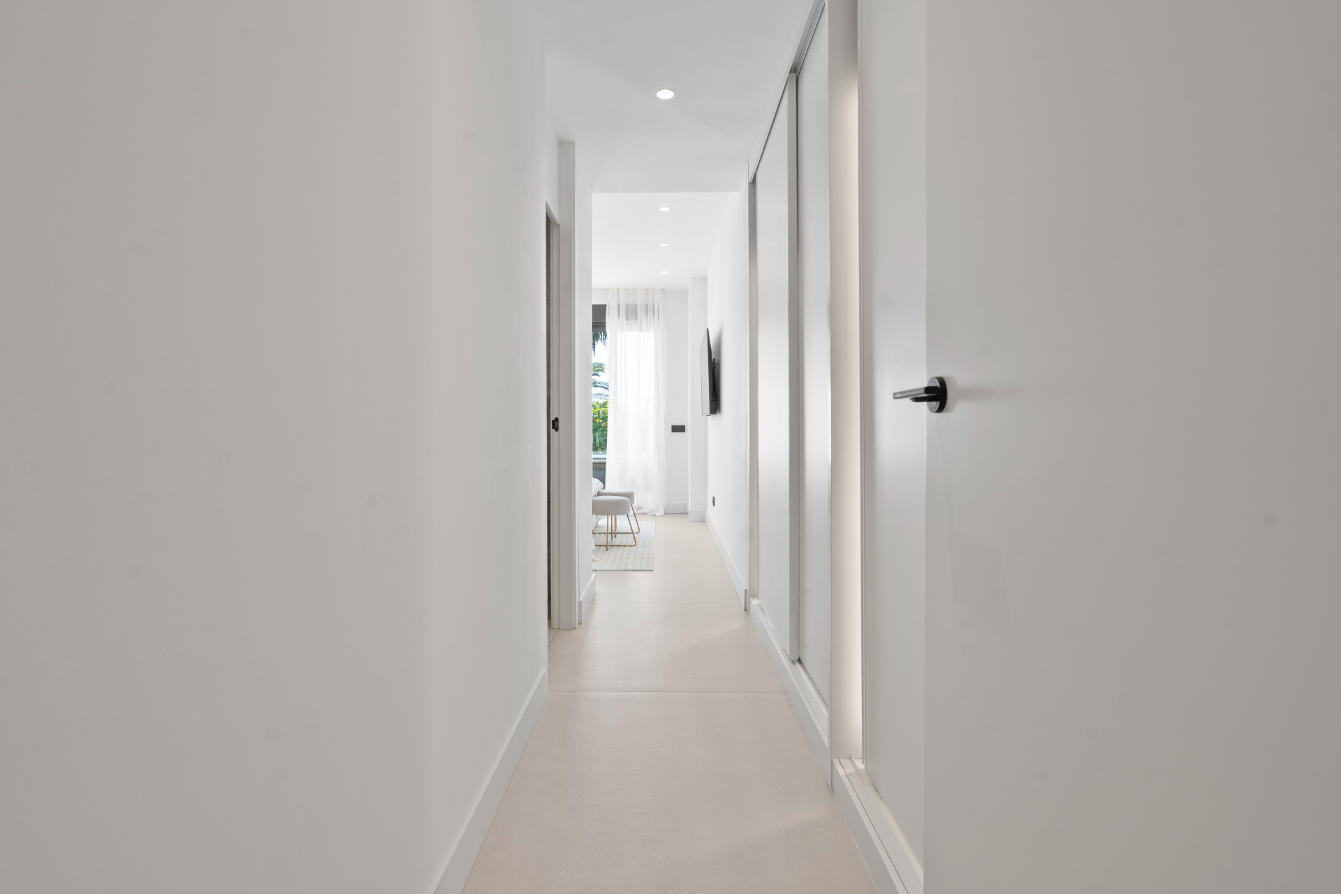 4 Bedroom Townhouse in Estepona - Photo 13