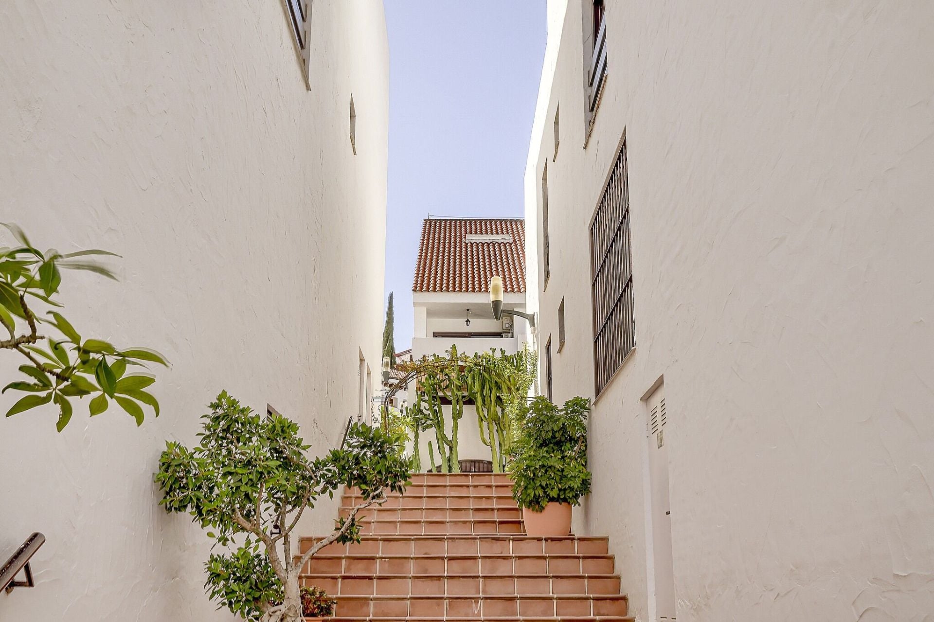 2 Bedroom Apartment in Marbella - Photo 19