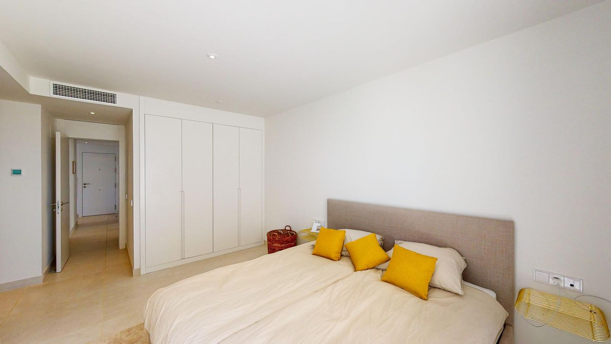 3 Bedroom Apartment in Fuengirola - Photo 17