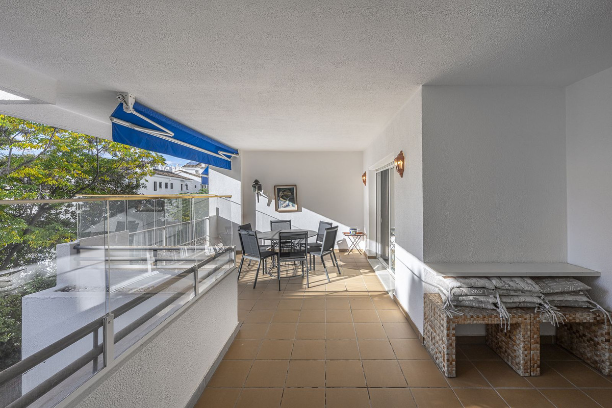 2 Bedroom Apartment in Marbella - Photo 3