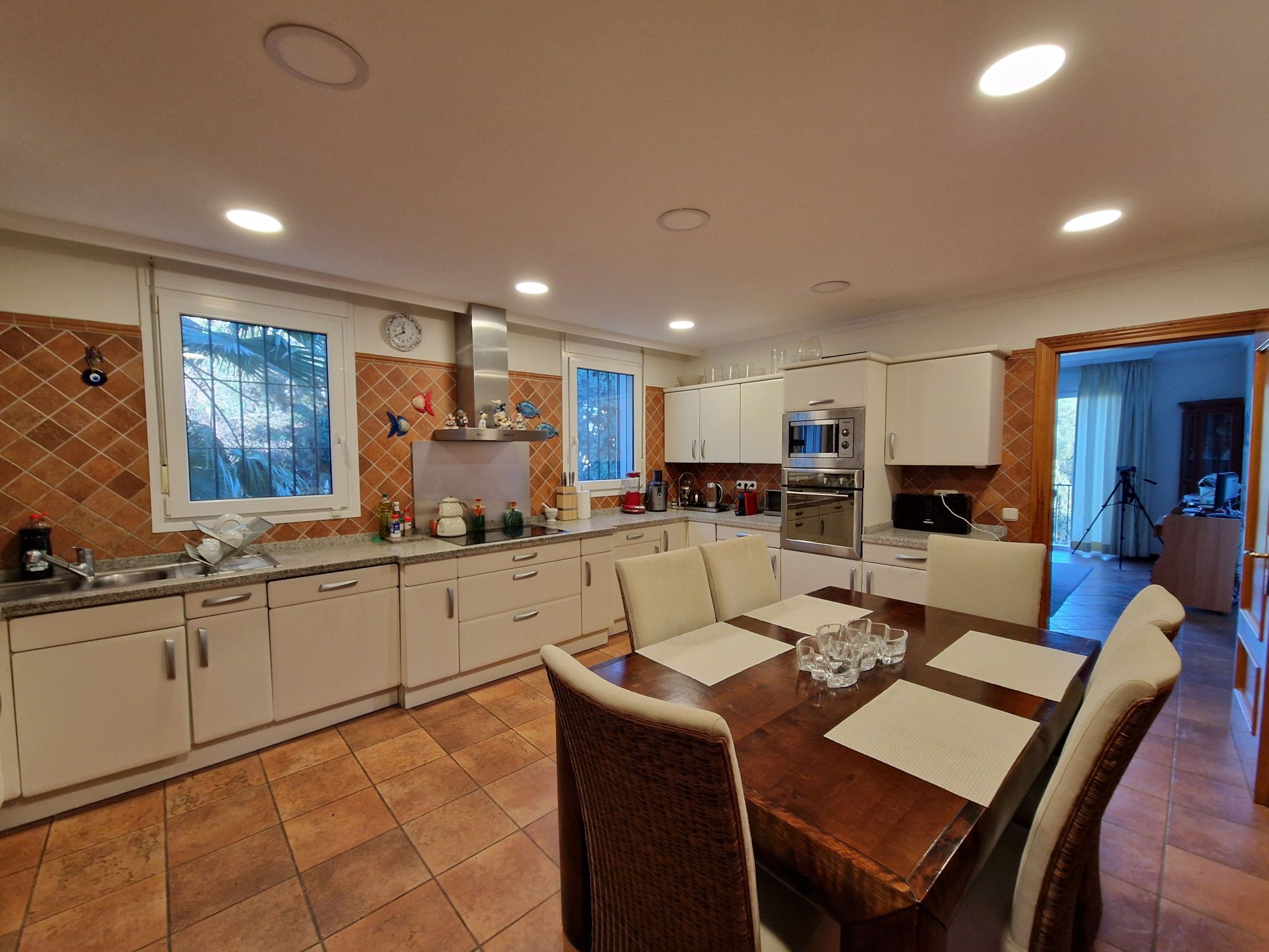 6 Bedroom Villa in Marbella - Photo 14