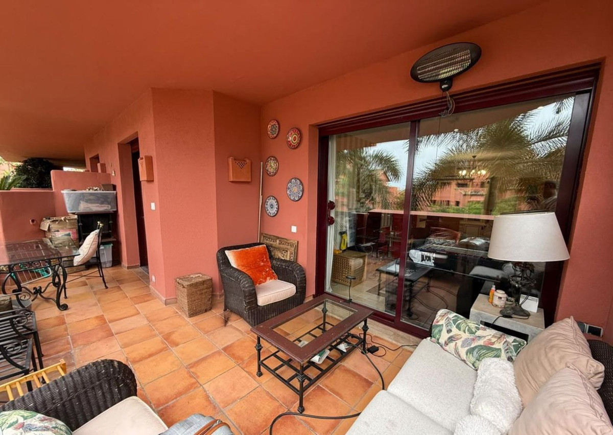 2 Bedroom Apartment in Estepona - Photo 6