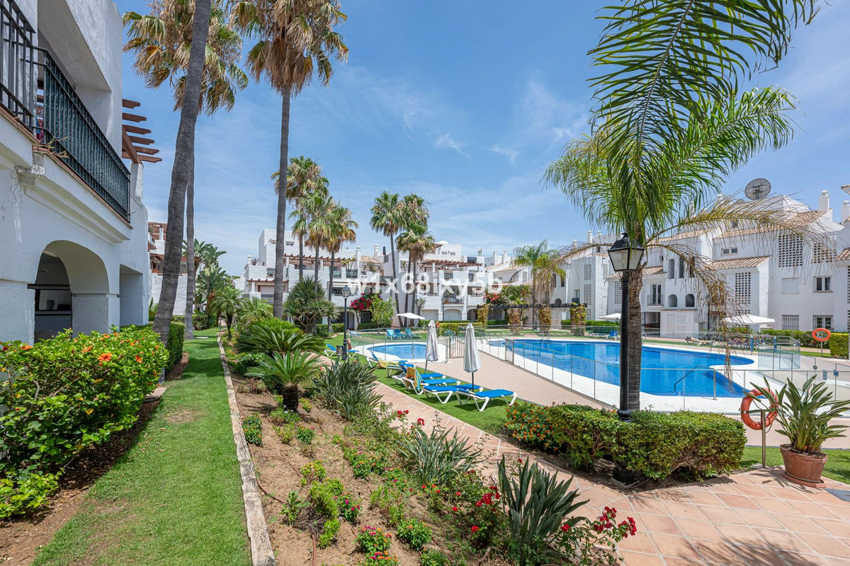 3 Bedroom Apartment in San Pedro de Alcántara - Photo 2