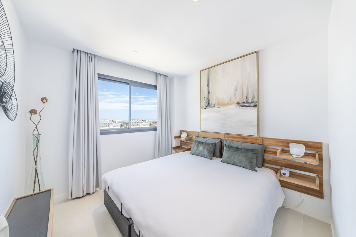 2 Bedroom Apartment in Benalmádena - Photo 11