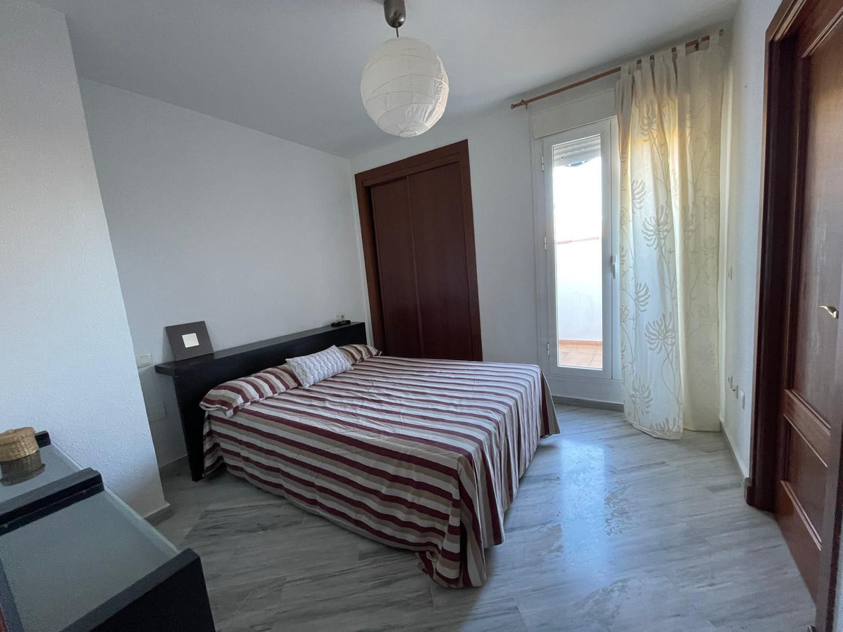 2 Bedroom Penthouse in San Pedro de Alcántara - Photo 3