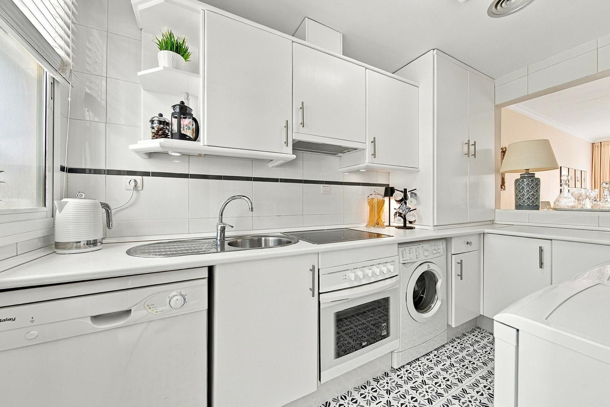2 Bedroom Apartment in Marbella - Photo 10