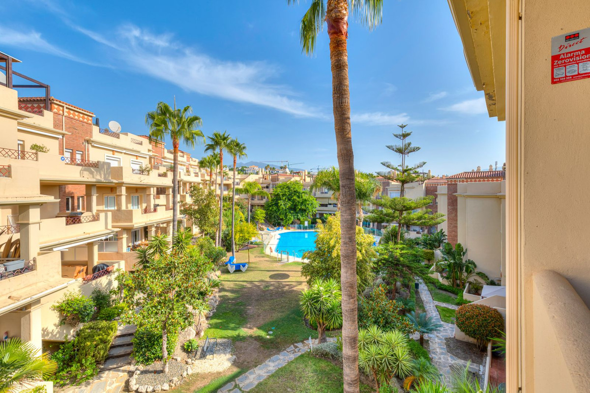 1 Bedroom Apartment in Benahavís - Photo 18