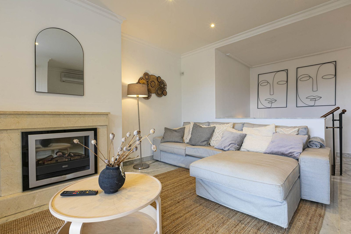 2 Bedroom Apartment in Marbella - Photo 15