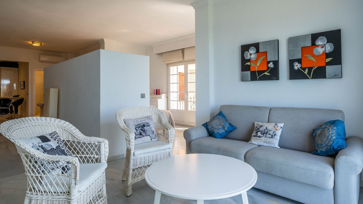 5 Bedroom Villa in Estepona - Photo 23