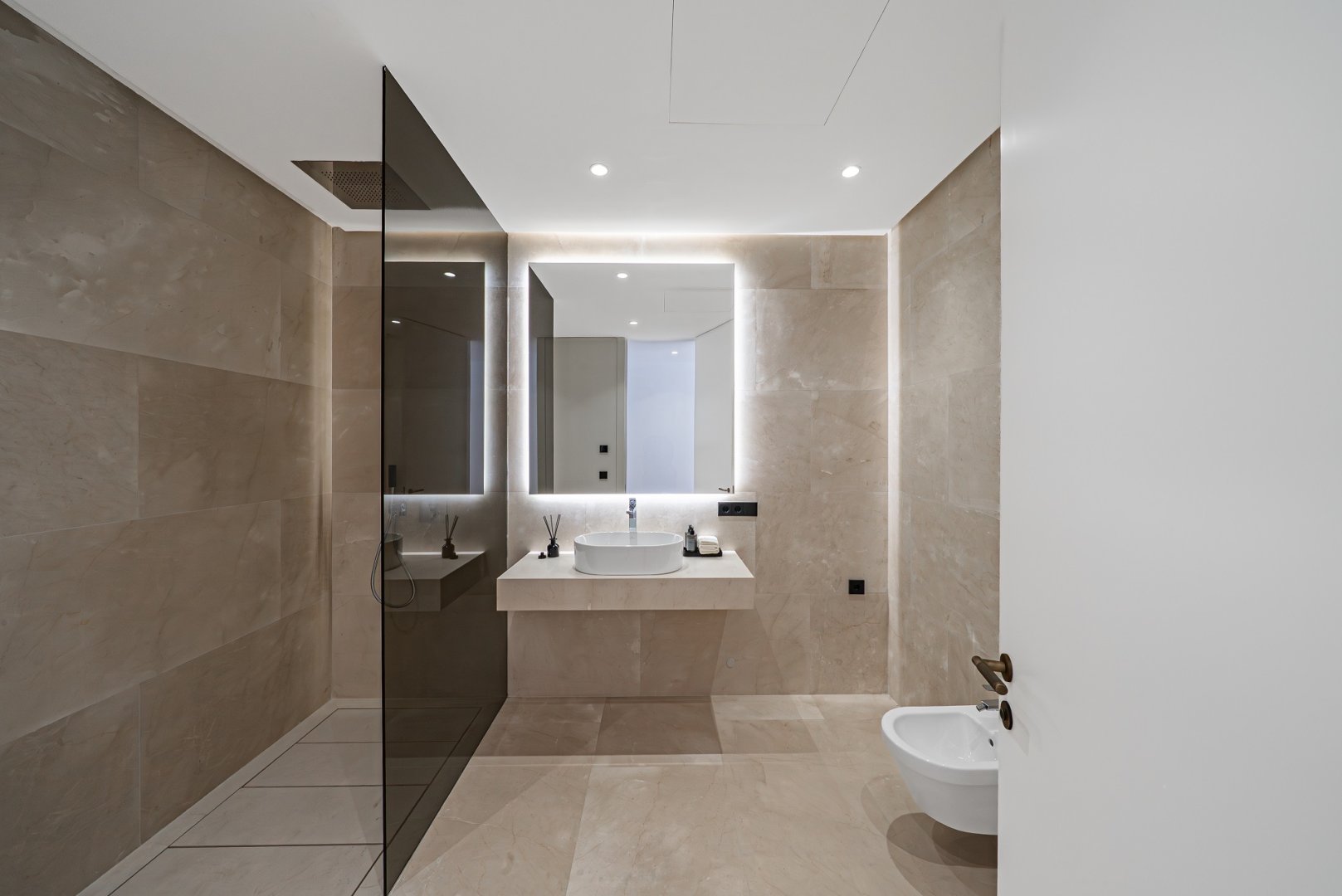 6 Bedroom Villa in Marbella - Photo 8