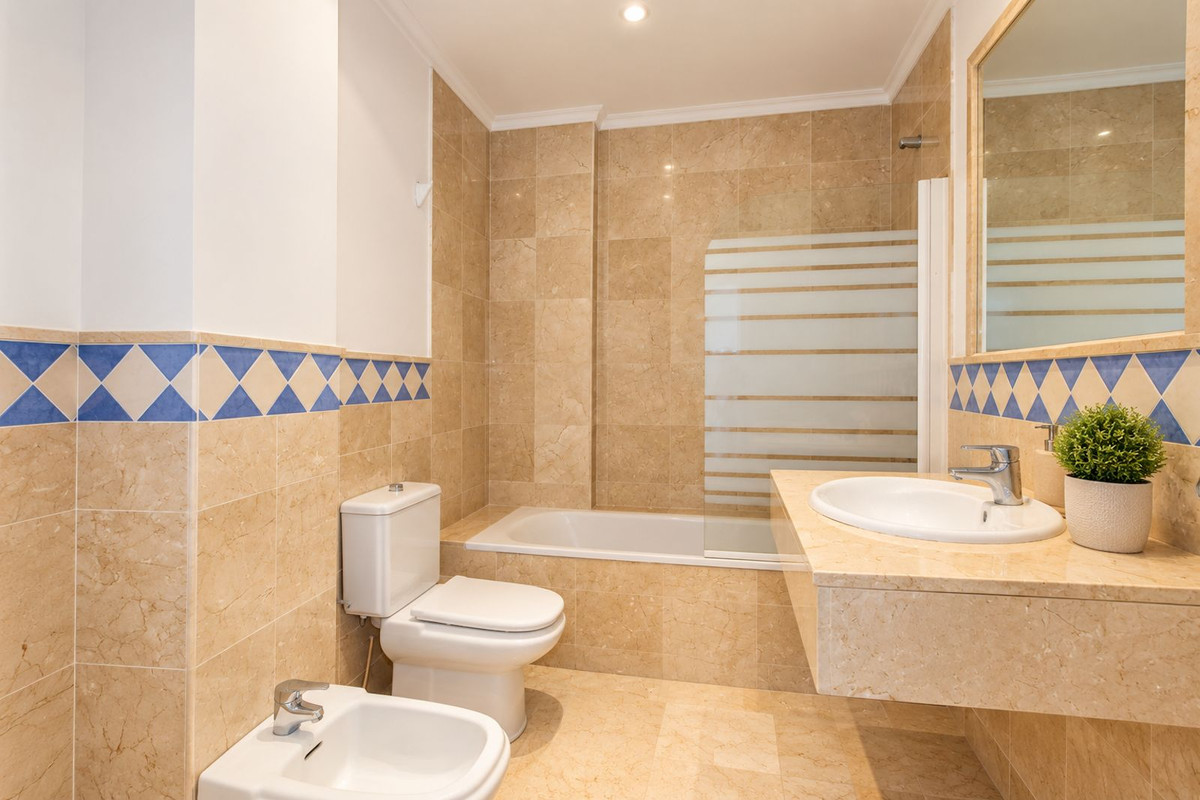 3 Bedroom Apartment in Marbella - Photo 18